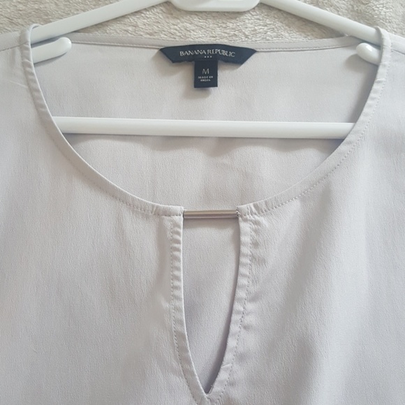 Banana Republic blouse with key hole neckline - Picture 2 of 3